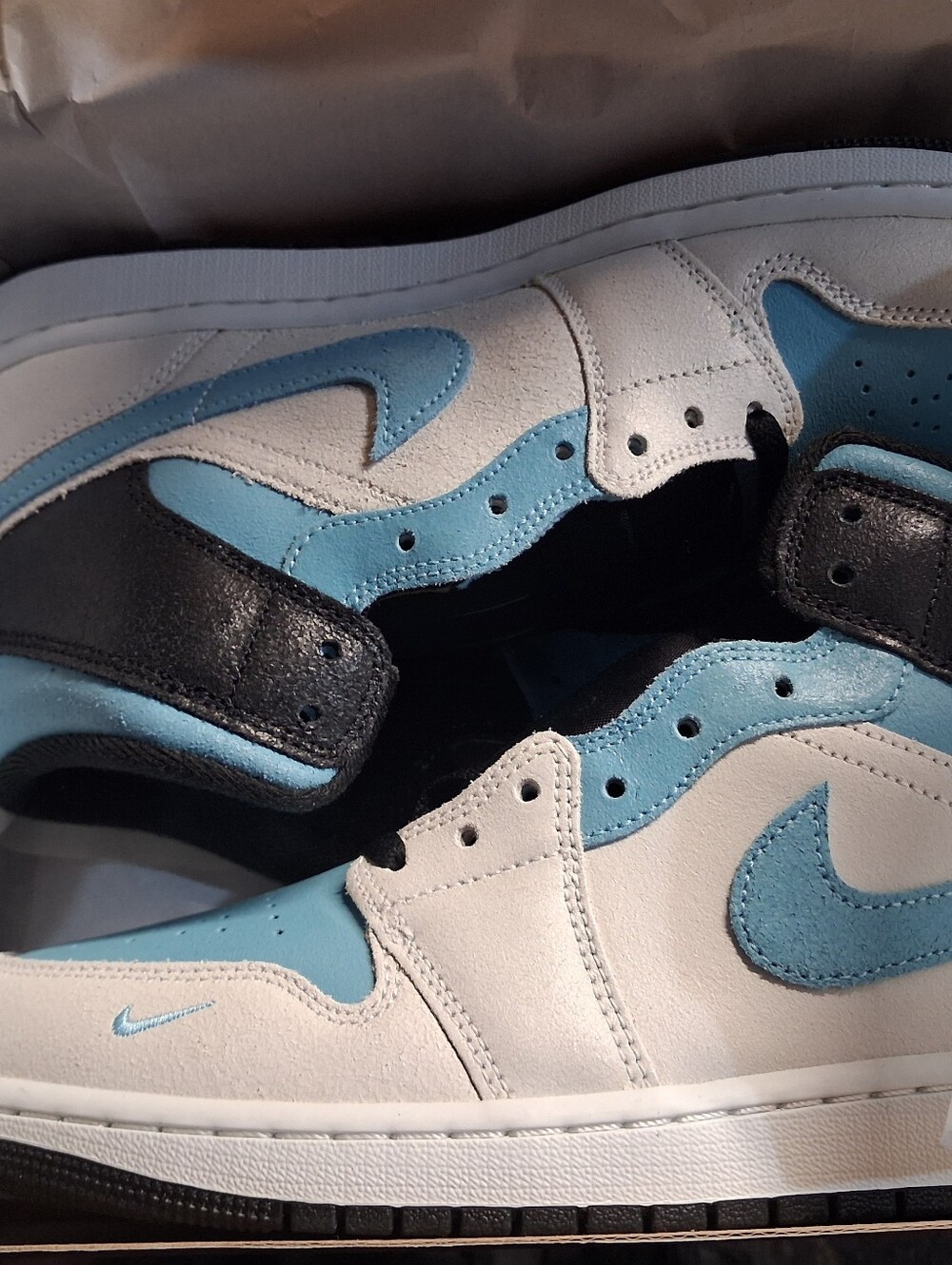 Jordan Mens' Blue, White and Black Low-Top Sneakers